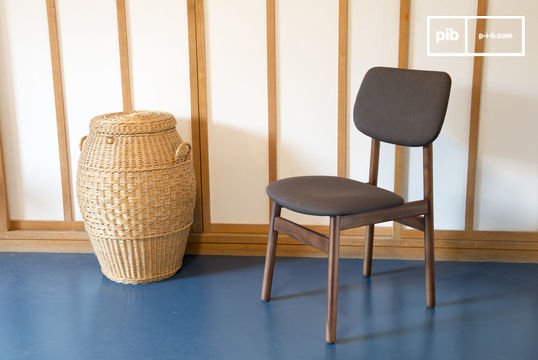 Chaise en acacia verni