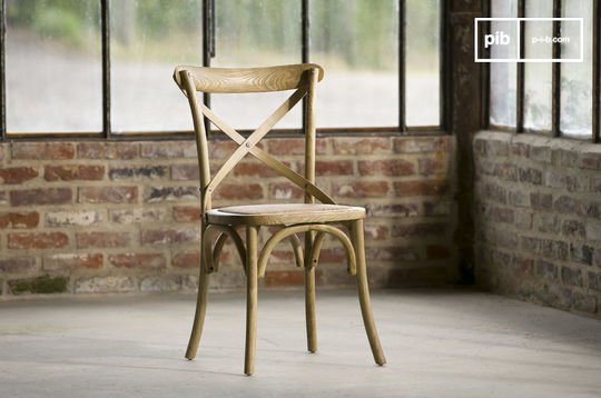 Chaise en bois finition naturelle